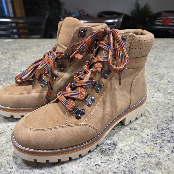 Crown Vintage Shoes - Tan Lace-Up Hiking Boots